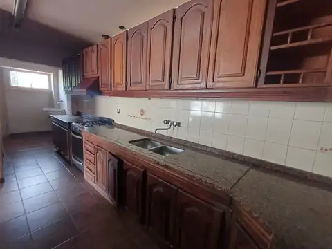 VENTA CASA 3 DORMITORIOS PILETA ALTAMIRA