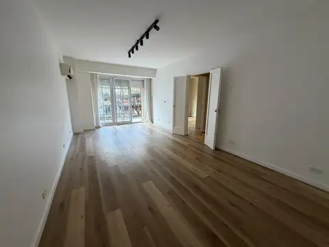 Hermoso y todo reciclado full semipiso la frente con balcón corrido