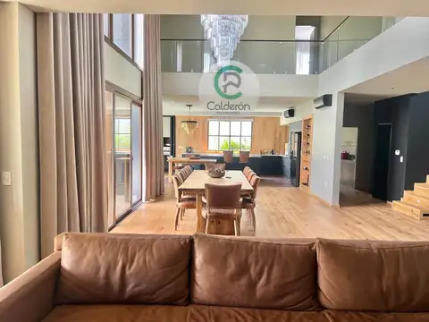 Casa 6 ambientes con 7 baños