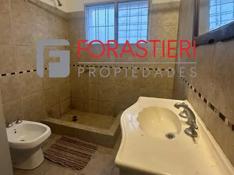 Casa en Venta con 4 cocheras