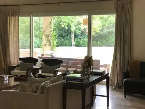 Casa 7 ambientes con 3 baños