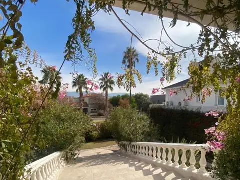 OPENHOUSE inmobiliaria vende increible casa en Barrio Palmares.