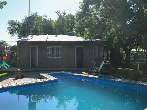 Casa con pileta en Pueblo Esther  en Venta