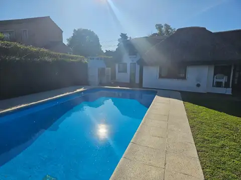 Casa 5 ambientes con 1 baño