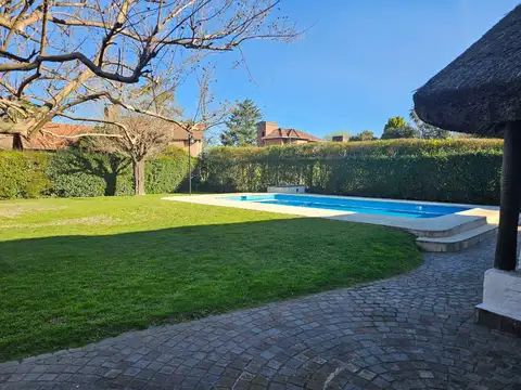 Casa 5 ambientes con 1 baño