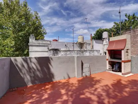 VENTA CASA 4 AMB + ESCR+DEPTO INDEPENDIENTE–FLORES