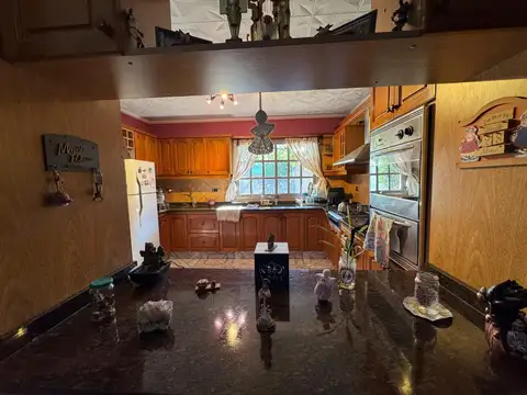 Casa 5 ambientes con 2 baños