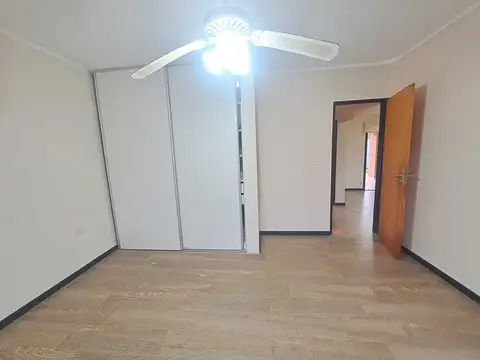 Casa en Alquiler con 1 cochera