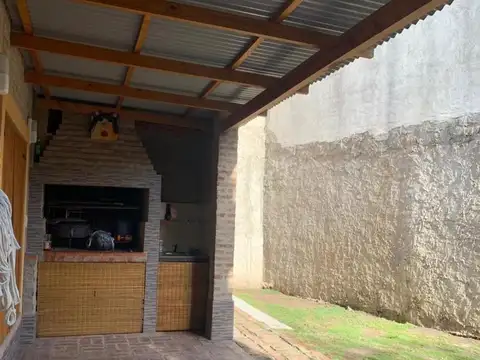 Casa en Venta en Villa Santos Tesei, USD 135.000
