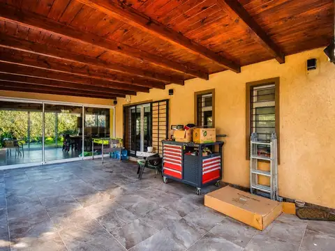 Casa en Venta con 2 cocheras