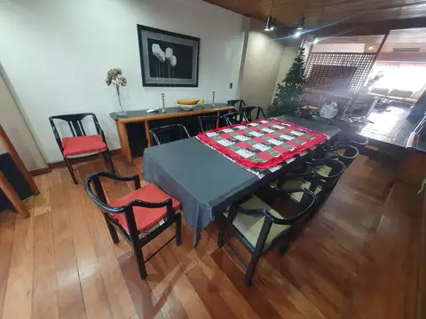 Casa 6 ambientes con 5 baños