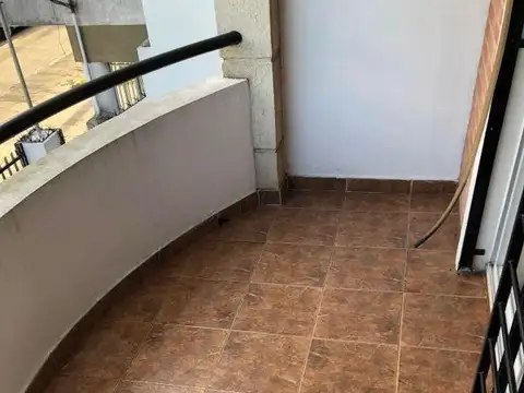 Depto 4 ambientes con garaje.