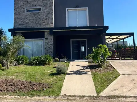 CASA EN VENTA EN BARRIO CRUZ DEL SUR