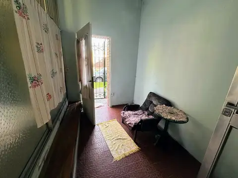 Casa 6 ambientes con 2 baños