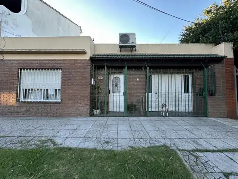 Casa en Temperley Este 6 AMBIENTES con cochera   APTO CRÉDITO