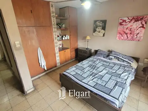 Casa 6 ambientes con 2 baños