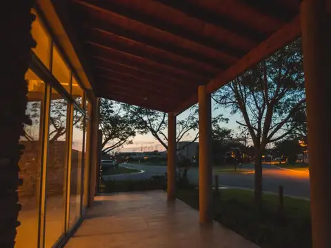 Casa en Venta con 3 cocheras