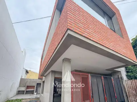 Depto Tipo Casa en Venta con 1 cocheras