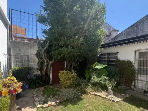 Chalet 4 amb. Esquina Zona Chauvin 