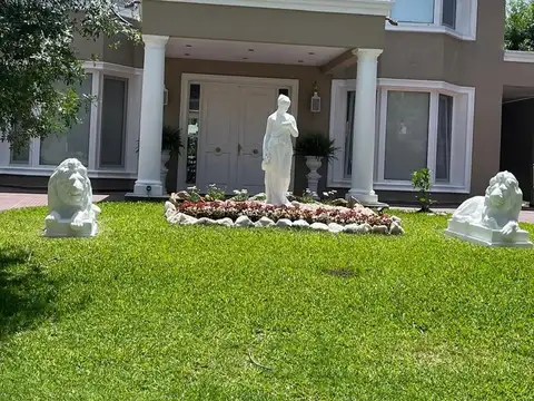 Casa en Alquiler Temporal con 5 cocheras