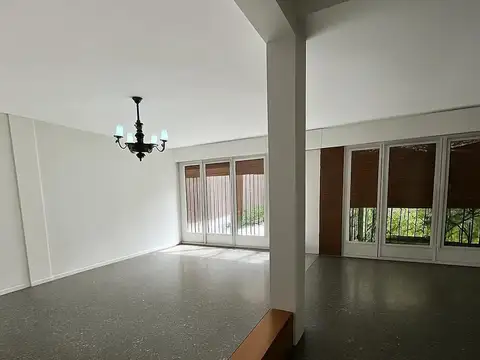 SAN JUSTO - CASA 4 AMBIENTES CON PILETA Y PARRILLA