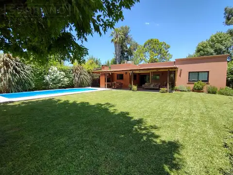 Venta. Casa 4 Ambientes. Con Parrilla Y Pileta. Barrio Parque Sakura