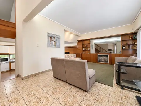 Casa 6 ambientes con 3 baños