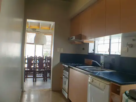Casa en Venta con 3 cocheras