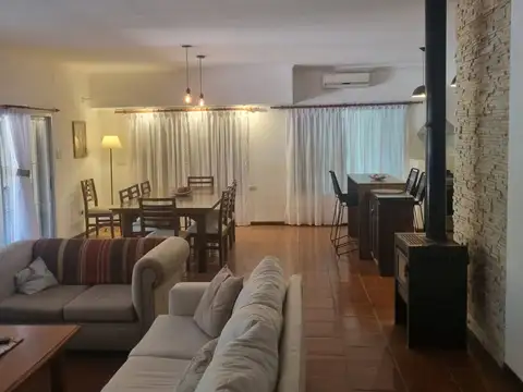 Casa 3 ambientes con 2 baños
