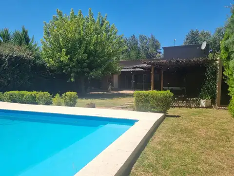 CASA EN VENTA DE 3 AMBIENTES NAVARRO LA OLIVIA