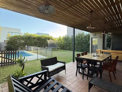 Casa 4 ambientes con 3 baños