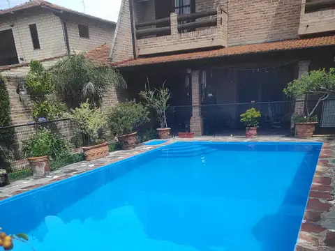 CASA CON PILETA EN VENTA EN DON TORCUATO