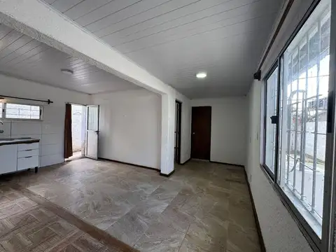 Alquilo casa 1 dormitorio con garaje Est Atlantida
