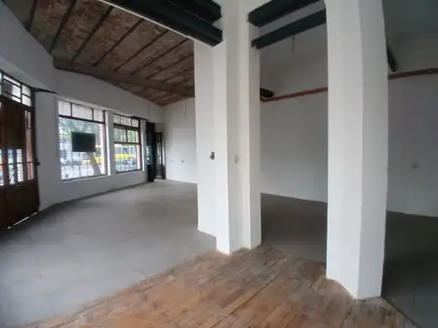 Local Comercial  Sobre Av Alberdi