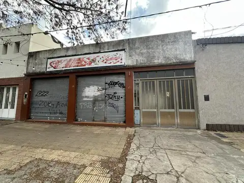 Casa con local en venta, en Los Hornos