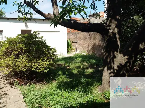 Casa en alquiler de 2 dormitorios c/ cochera en Lanús Este
