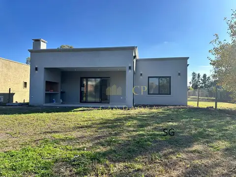Casa en Venta con 3 cocheras