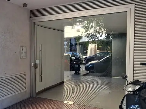 Monoambiente al frente con balcón aterrazado