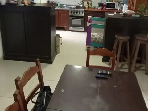 CASA EN VENTA EN DEL VISO, Excelente ubicación y muy amplia