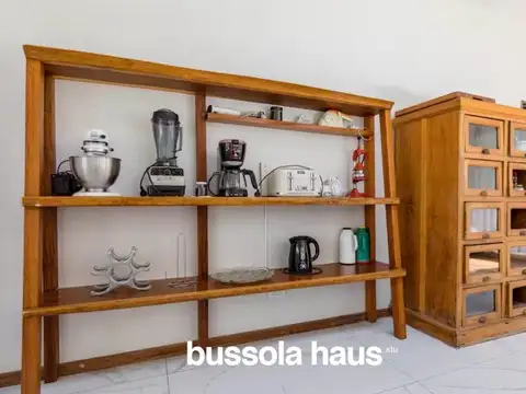 Casa en Alquiler con 4 cocheras