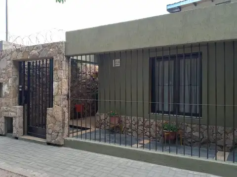 Venta Casa en Maipu - con departamento arriba