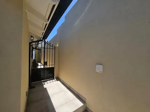 VENTA CASA/4AMB/COCHERA/APTOCREDITO/CENTRO ESCOBAR