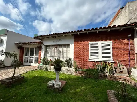 VENTA- CASA 3 AMBIENTES -SAN ANTONIO DE PADUA