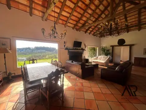 Casa en venta de 4 dormitorios en Jardines Córdoba