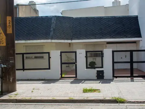 HERMOSA CASA DE 3 DORMITORIOS, PARQUE Y PILETA