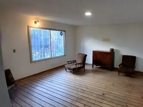 Casa 5 ambientes con 1 baño