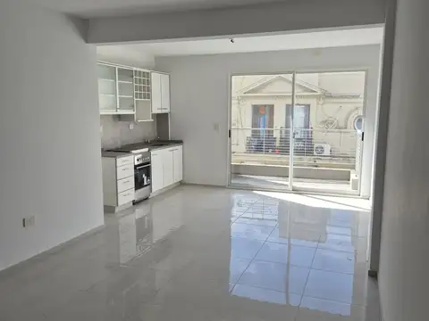 ZONA FACULTADES: MONOAMBIENTE grande de 44 m², DIVISIBLE, APTO TODO DESTINO, Cochera opcional, Póliza de Caución. VIVÍ, TRABAJÁ, ESTUDIÁ y RENTÁ en la zona más conectada de la Ciudad!