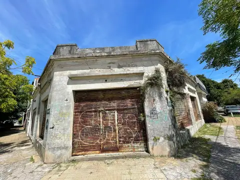 Local en  venta a reciclar con baño - Sarandí