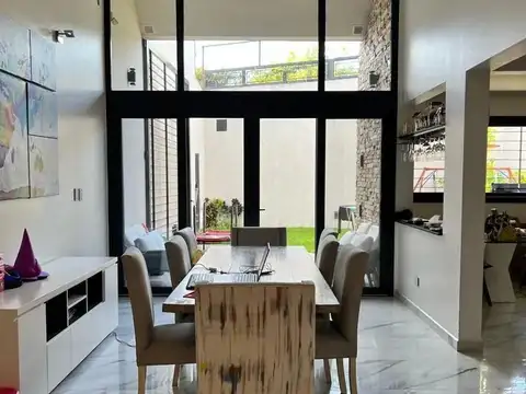 Casa 4 ambientes con 3 baños