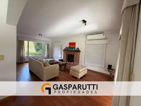 Casa en Venta con 4 cocheras